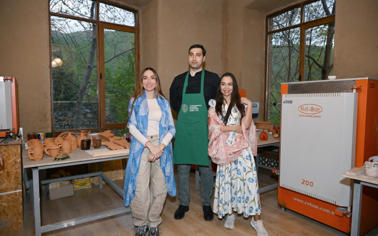 Leyla və Arzu Əliyevalar “ABAD” Keramika və Tətbiqi Sənət Mərkəzi ilə tanış oldular - FOTOLAR