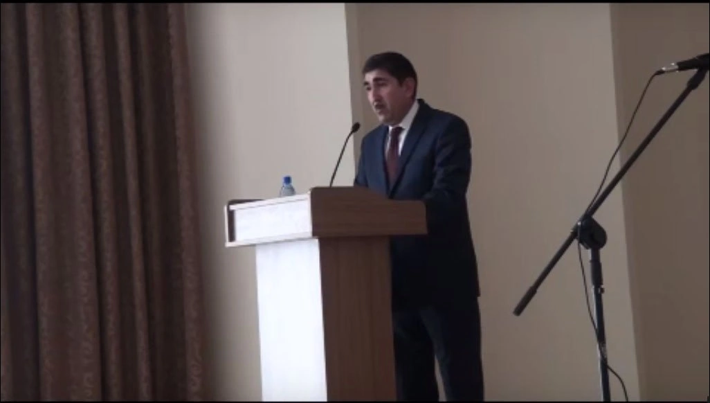 Nazir direktoru işdən çıxardı - FOTO