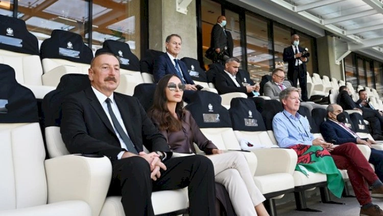 Prezident Əliyev dünya çempionatının açılış mərasimini izləyir