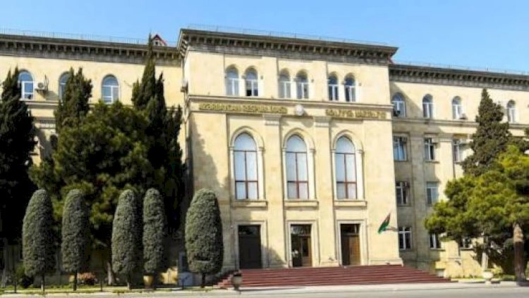 Nazirlik borcu olan şirkətə iş verdi