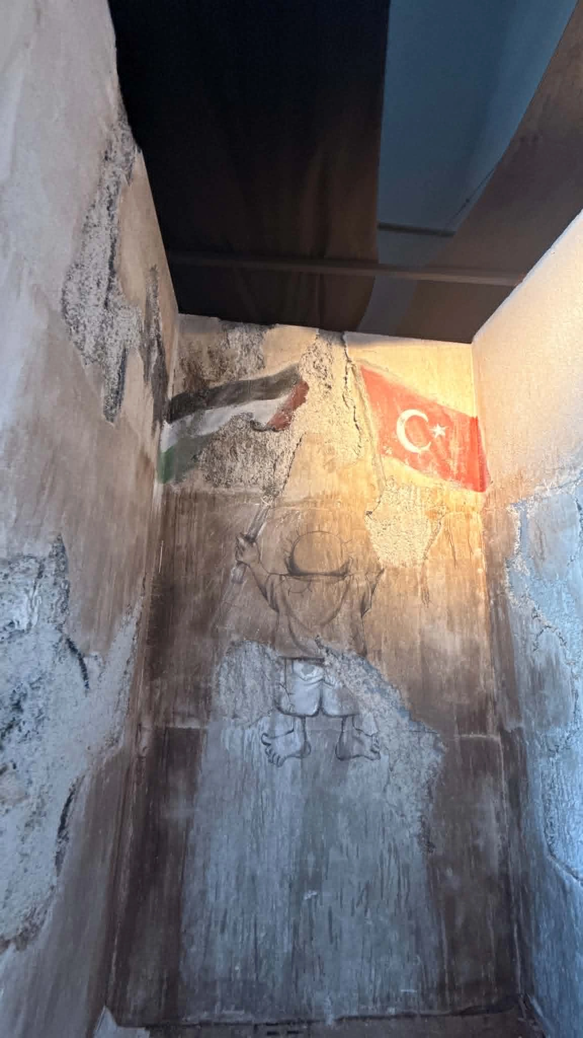 Toz basmış əlil arabası, sahibsiz oyuncaqlar... - Qəzza Evindən FOTOREPORTAJ