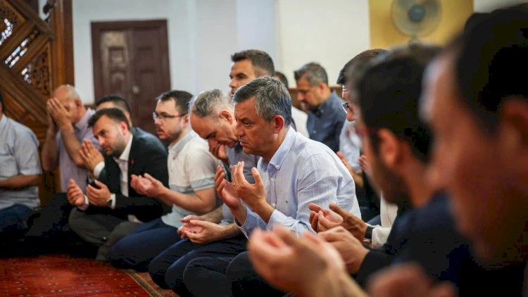 Partiya sədri məscidə getdi, dedilər: “Qeyri-səmimidir” -   VİDEO