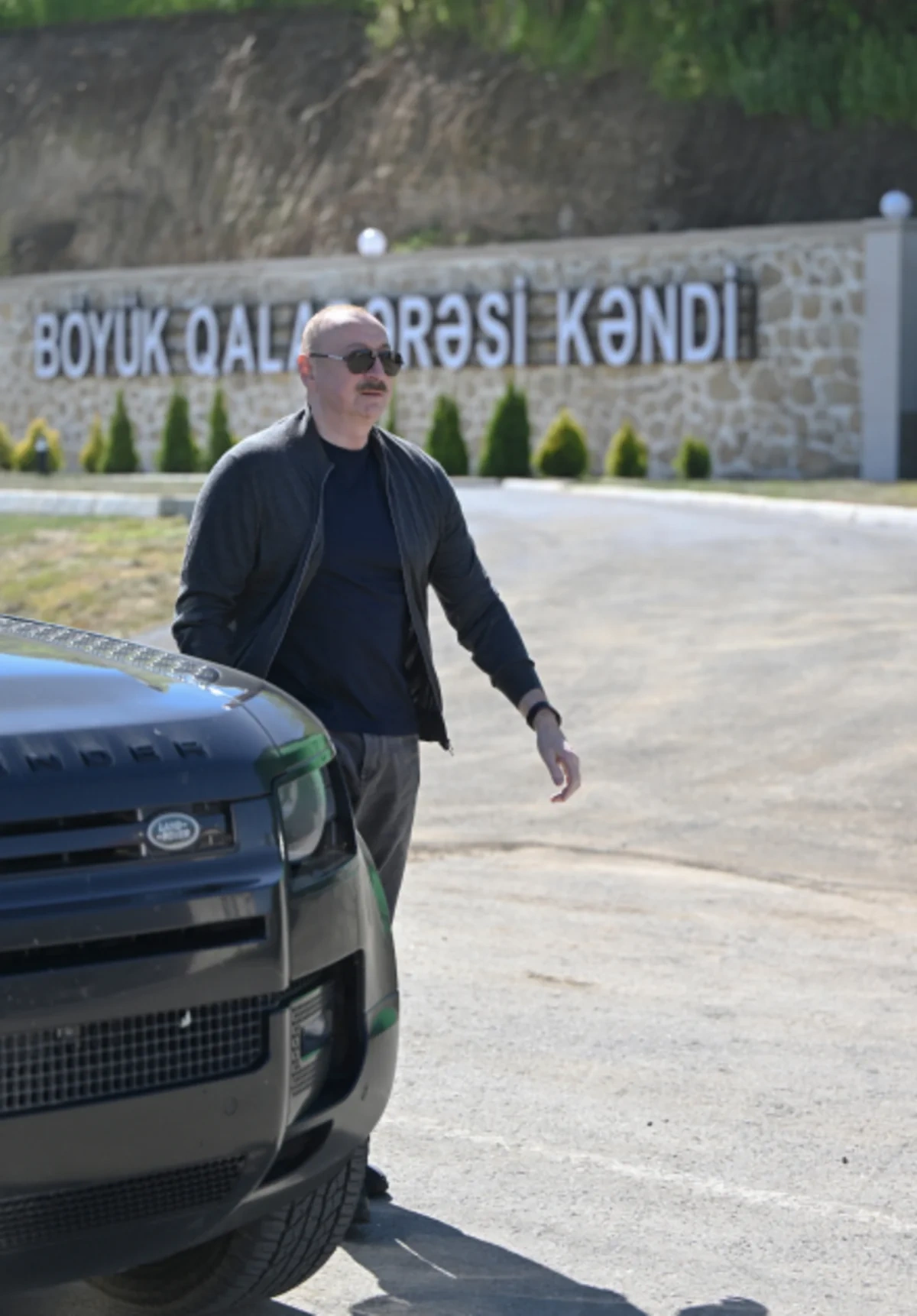 İlham Əliyev Şuşanın Böyük Qaladərəsi kəndində sakinlərlə görüşdü - FOTOLAR