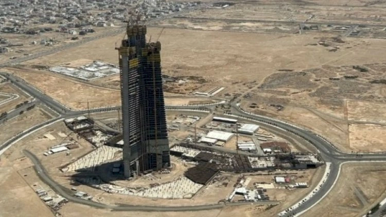Burj Khalifa-nın 16 illik taxtı əldən gedir