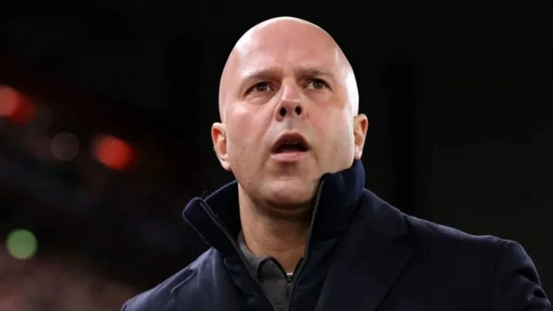 Liverpul Arne Slotla yollarını ayırdı