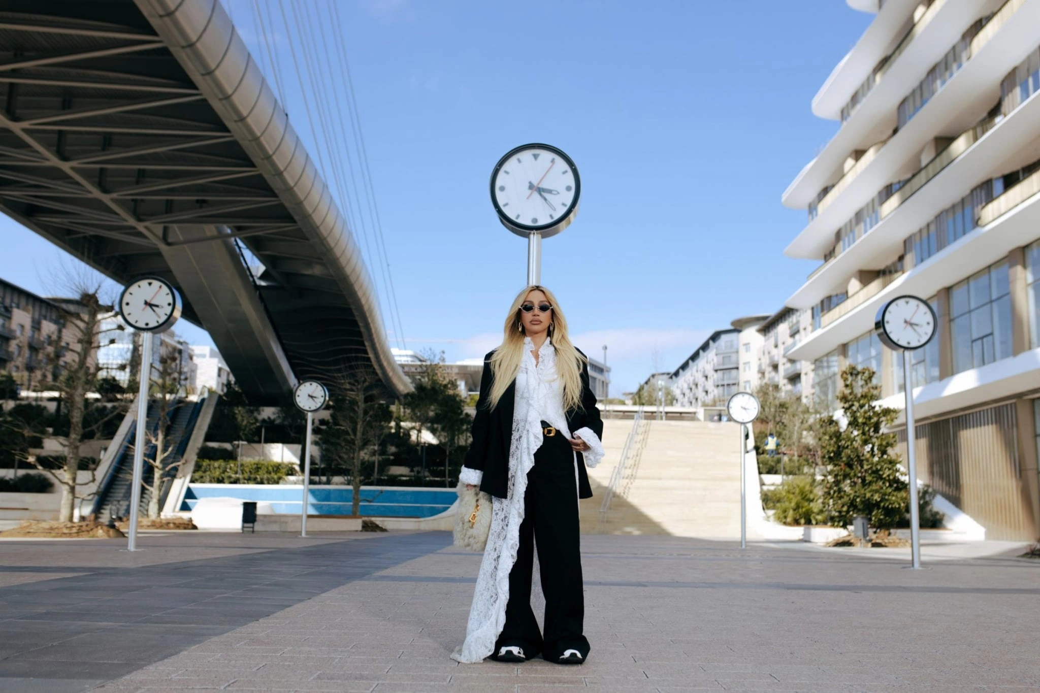 Röya “Yanındayam” mahnısının klipini yayımladı - VİDEO