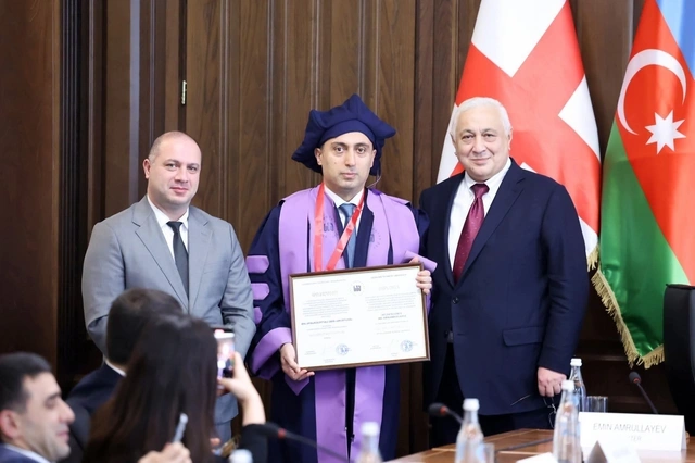 Emin Əmrullayev ad aldı, geyimi maraq doğurdu - Foto