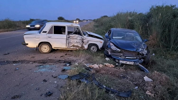 Sabirabadda ağır qəza: Ölən və yaralanan var