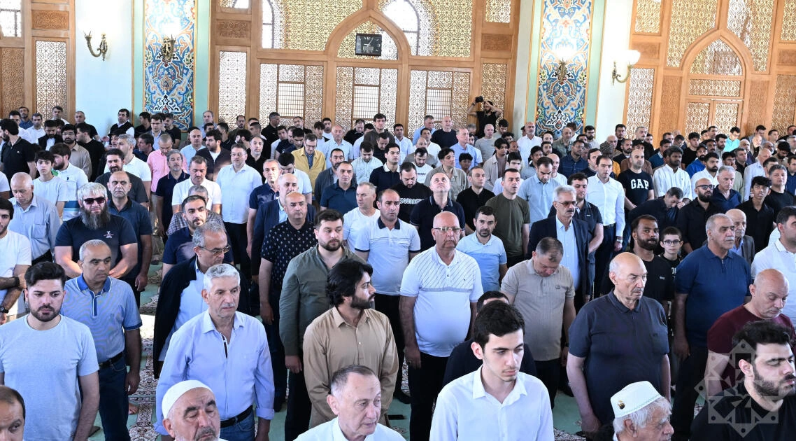 Məscidlərdə bayram namazı qılındı - FOTO