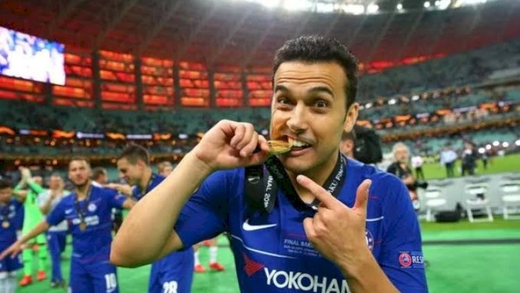 Tanınmış futbolçu kariyerasını bitirdi