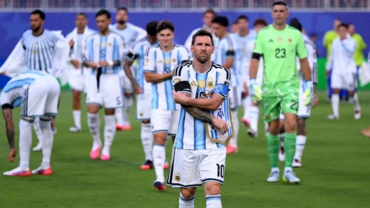Argentina millisinin DÇ-dən kənarlaşdırılması ilə bağlı petisiya yaradıldı