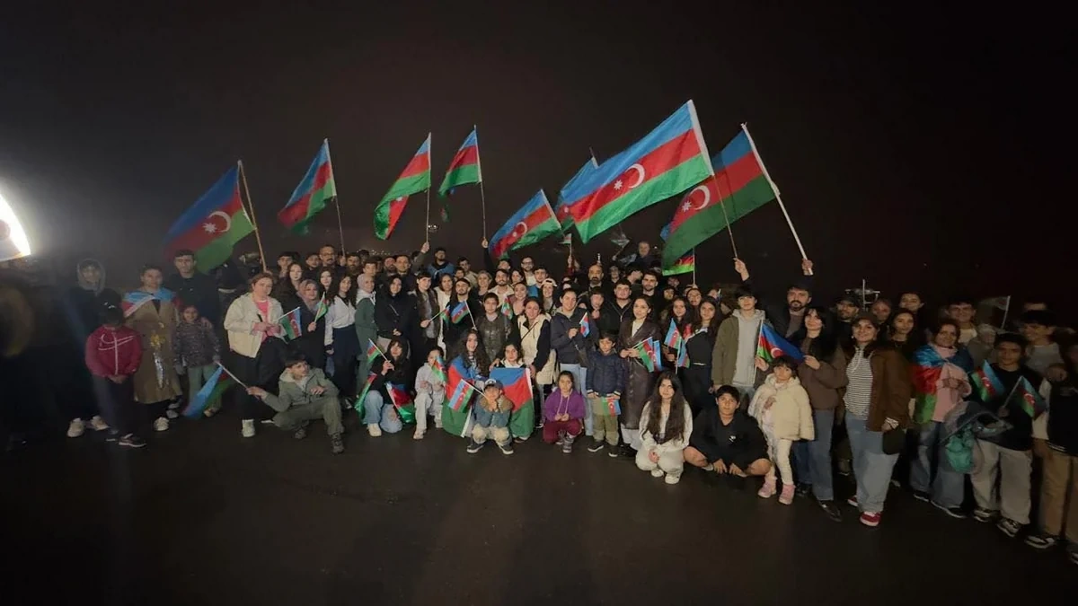 Niaqara şəlaləsi Azərbaycan bayrağının rəngləri ilə işıqlandırıldı - FOTOLAR