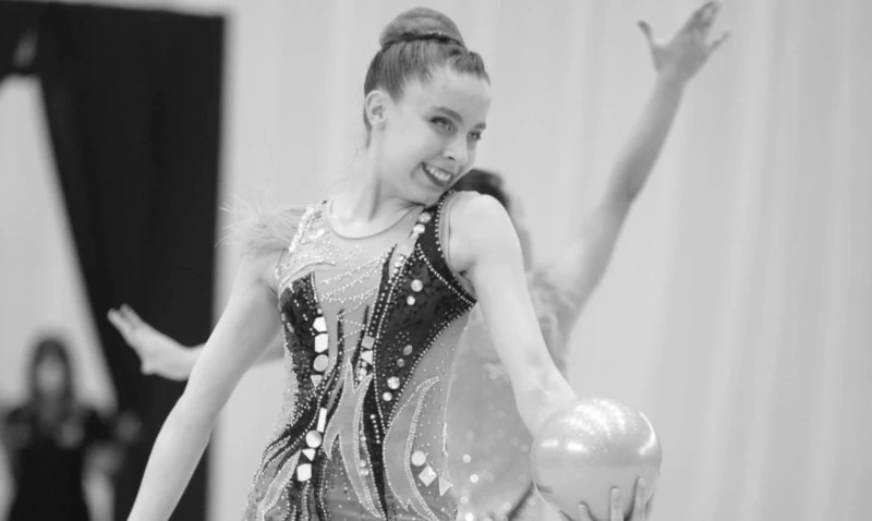 18 yaşlı gimnast dünyasını dəyişdi