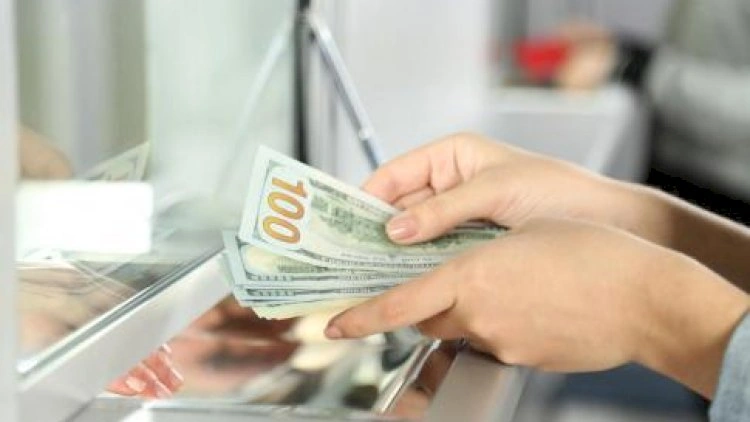 Bankda pulu olanların NƏZƏRİNƏ –   Dollarla bağlı yeni rəqəmlər
