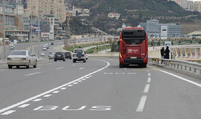 Avtobus zolağının ləğvi tıxac yaradır: Yeni sistemə keçid vacibdir