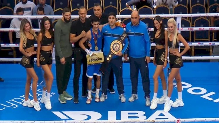 Azərbaycan boksçusu finalda erməni rəqibini məğlub edərək dünya çempionu oldu