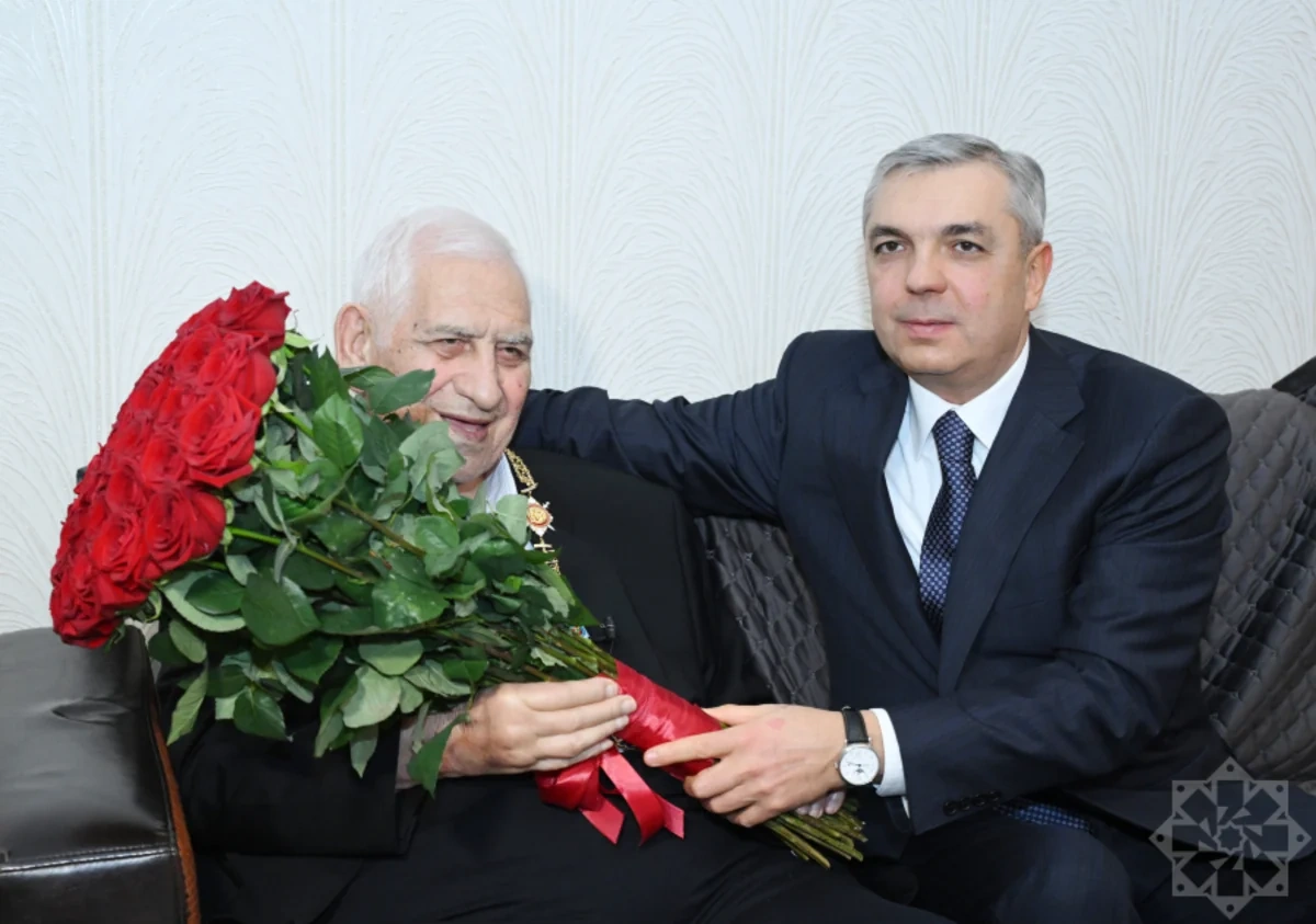 Xalq şairi Nəriman Həsənzadəyə Heydər Əliyev ordeni təqdim edilib