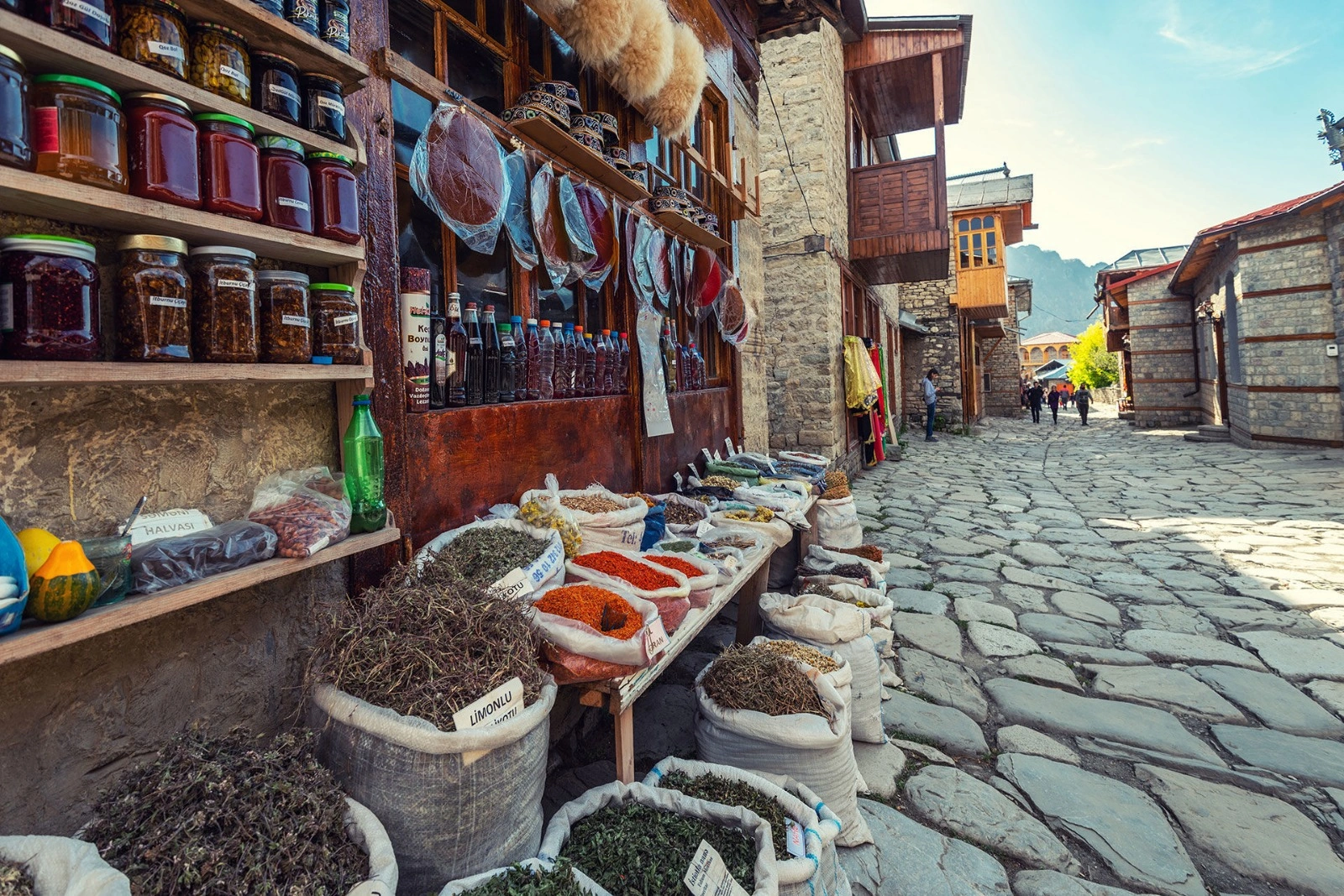 Multukultural rəngarəngliyin bəzəyi: Azərbaycan tatları haqqında nə bilirik?