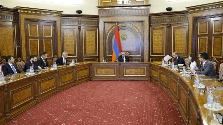 Paşinyan TRIPP layihəsinin icrası ilə bağlı müşavirə keçirdi