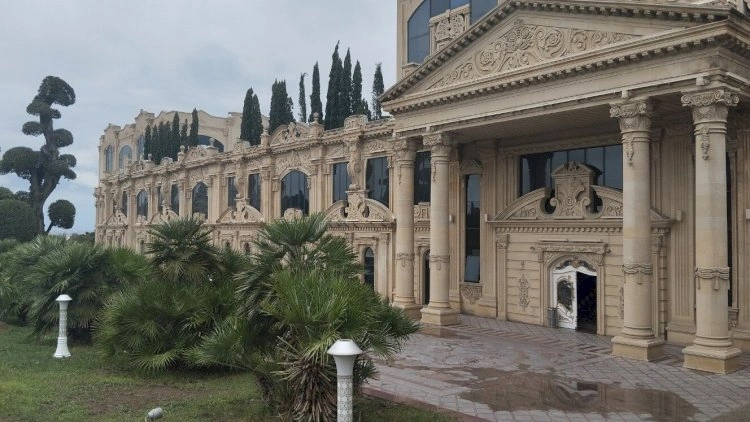 “Hollywood”da Vəfa Şərifovaya görə əlavə ödəniş müştəriləri qəzəbləndirdi