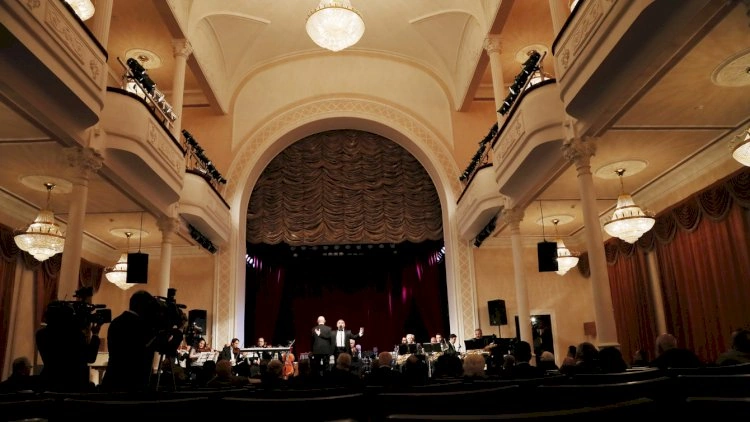 Dövlət Mahnı Teatrı avtomobil alır