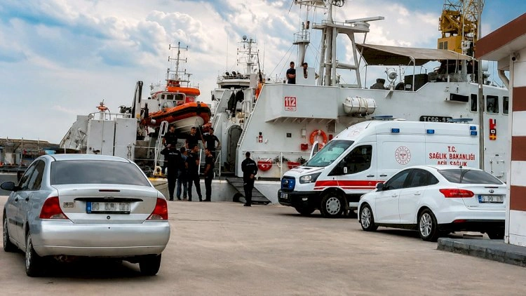 Göyərtəsində 11 azərbaycanlının olduğu gəmi batdı