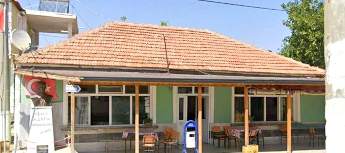 Kəndlilərin inadkarlığı çayxananı hərraca çıxardı