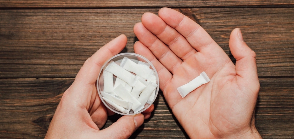 Məktəblilərin yeni bəlası snus - NECƏ QORUYAQ?