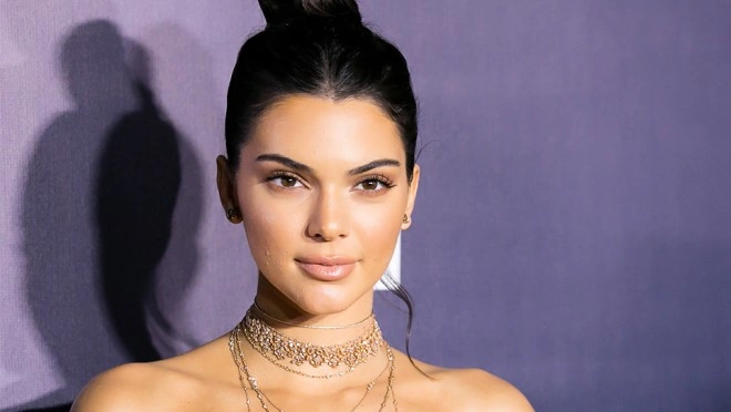 Məşhur model yeni sevgilisi ilə görüntüləndi - FOTO