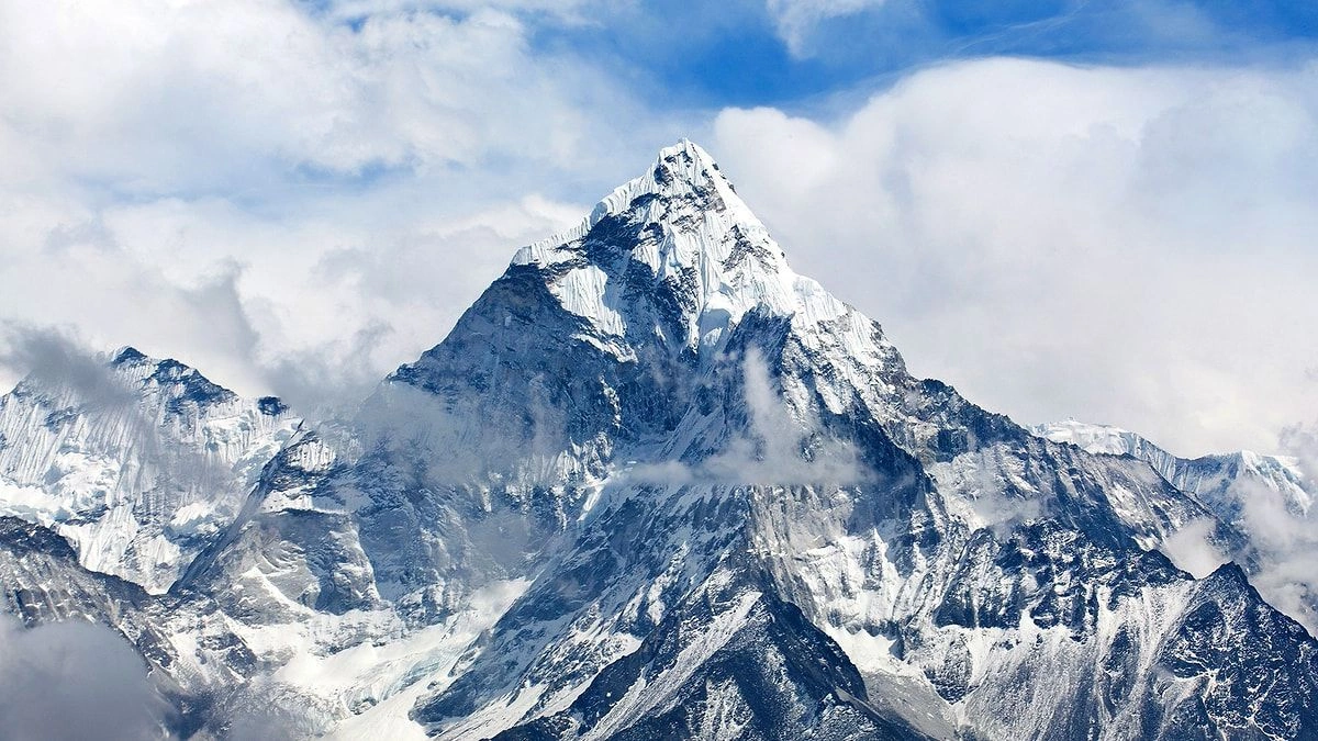 Everestə dırmanmaq üçün artıq sərt şərtlər tətbiq olunacaq