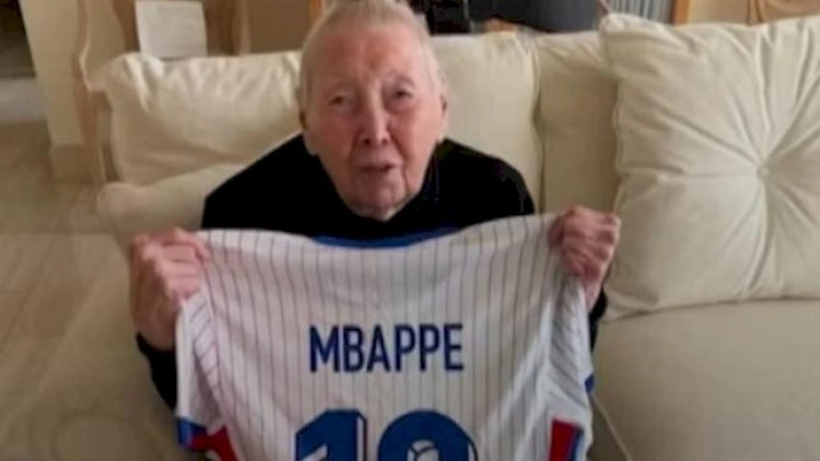 Fransa millisindən 96 yaşlı azarkeşə Mbappe jesti
