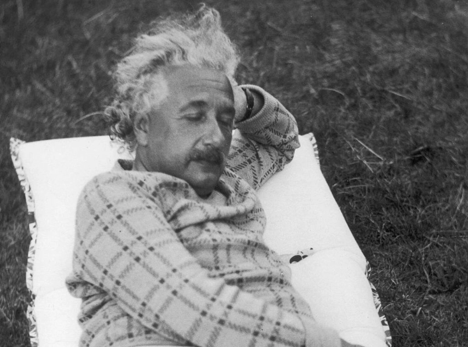 Albert Eynşteynin maraqlı vərdişləri