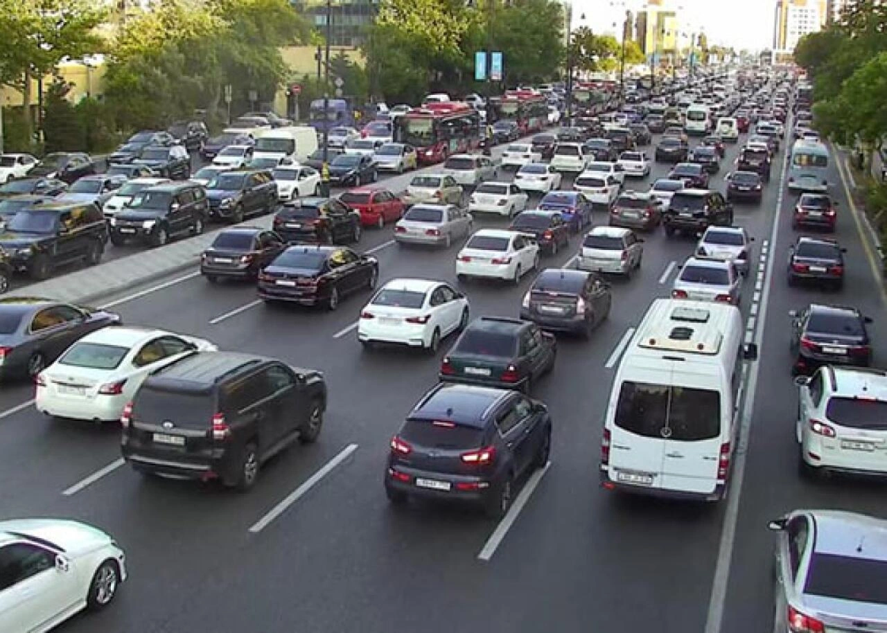 Bakıda təmir ciddi tıxaca səbəb OLDU