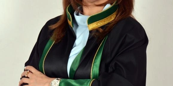 Məşhur generalın xanımı vəkilliyə başladı