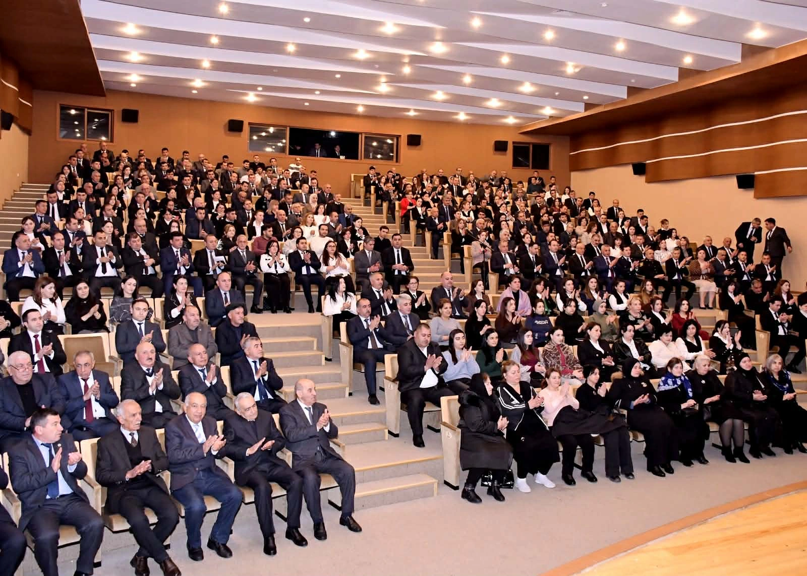 Ağdaşda 2025-ci ilin sosial-iqtisadi inkişafının yekunlarına həsr olunmuş hesabat yığıncağı keçirilib