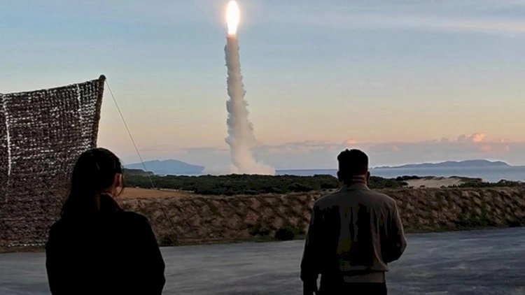 Şimali Koreyadan güc nümayişi: Raket 1000 kilometr uzaqlıqdakı hədəfi vurdu