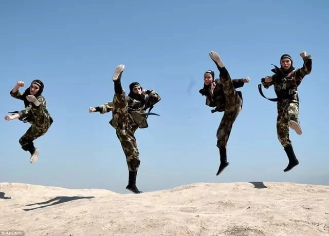 İranın Görünməz ordusu: 25 min qadın ninja yetişdirilib - FOTOLAR