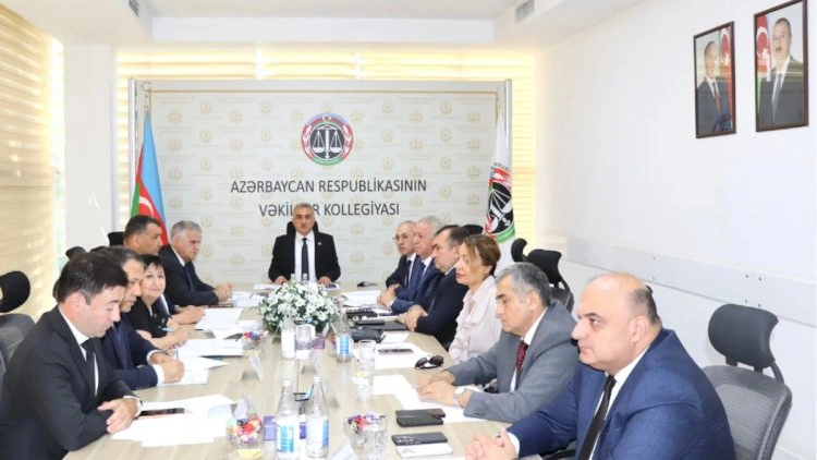 2 vəkilə töhmət verildi, 1 vəkil cərimələndi
