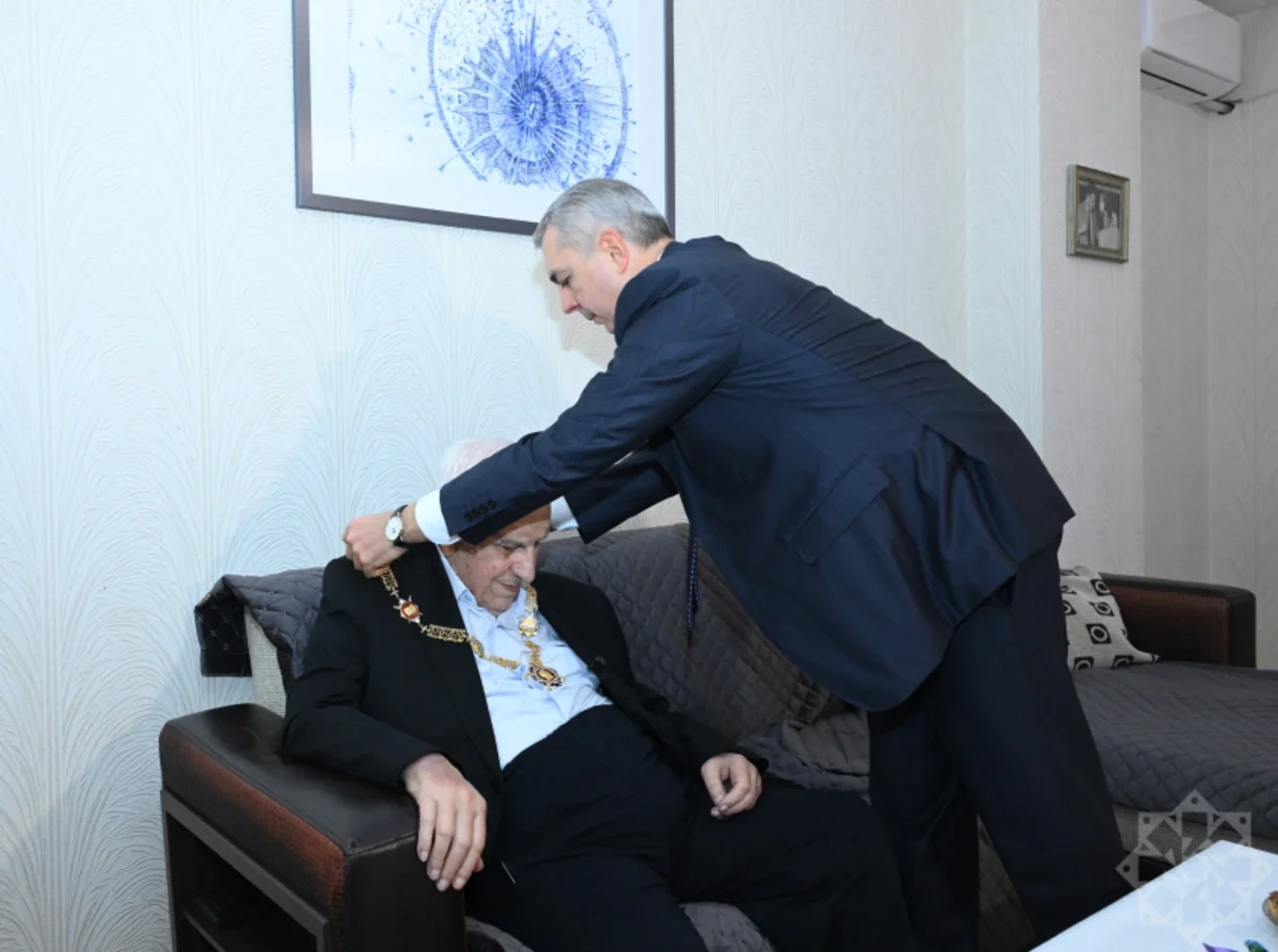 Xalq şairi Nəriman Həsənzadəyə Heydər Əliyev ordeni təqdim edilib