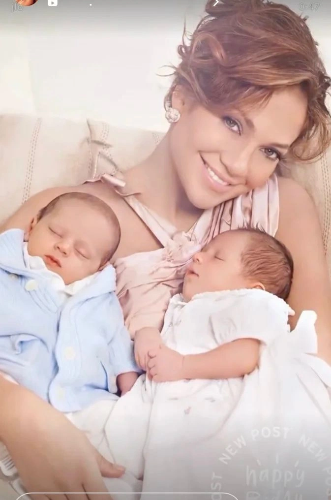 Cennifer Lopez 18 yaşlı əkizlərini paylaşdı - Fotolar