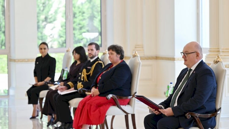 Britaniya səfiri etimadnaməsini təqdim etdi