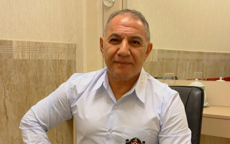 Ədalət Şükürov müğənnilərə səsləndi:<b></b>Kitab oxuyun