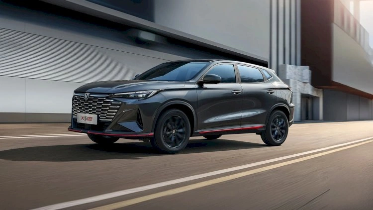Anasının “Changan”ını qaçırıb qəza törətdi