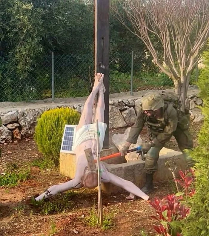 Livanda xristian simvollarına qarşı HÖRMƏTSİZLİK - FOTO