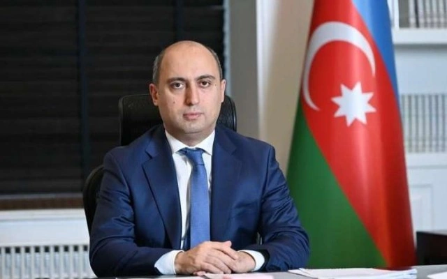 Nazir gəncləri təbrik etdi