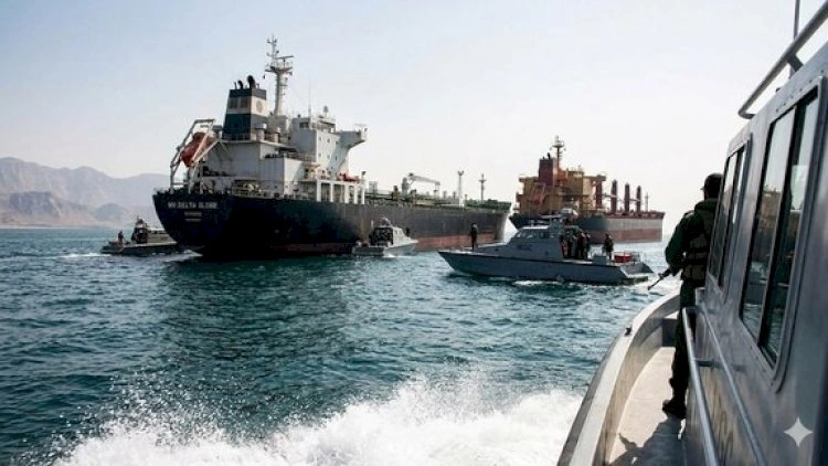 Hörmüz boğazında gərginlik: SEPAH ticarət gəmilərinə atəş açdı