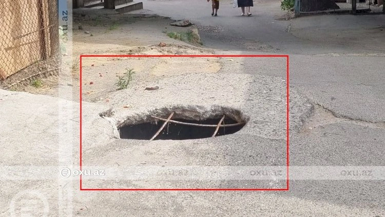 Yaşayış məntəqəsində təhlükəli vəziyyət: Yolun ortasında dərin çuxur var