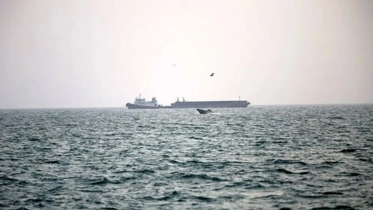 Hörmüz boğazında 2 ABŞ gəmisi və 8 tanker hədəf alındı