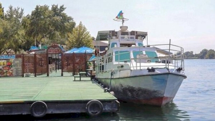 Mingəçevirdə gəzinti qayıqları toqquşdu