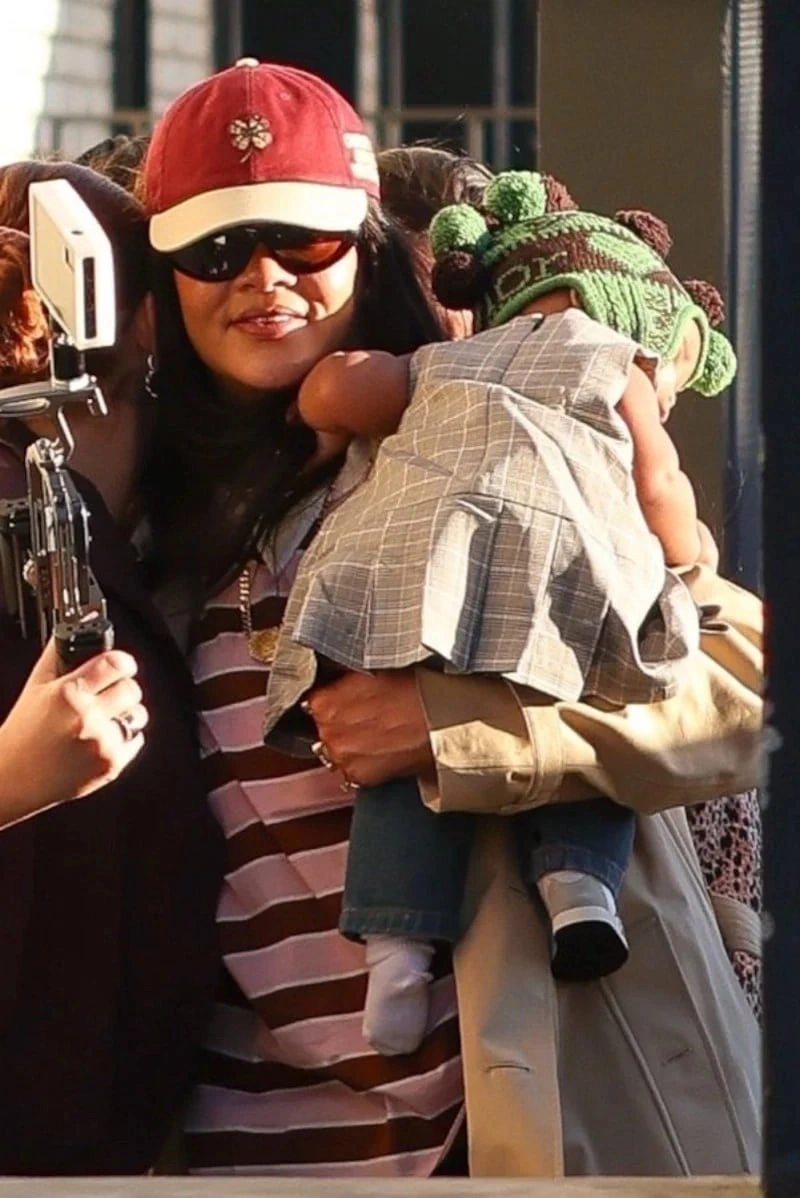 Rihannanın gizli saxladığı qızı ilk dəfə görüntüləndi – FOTO